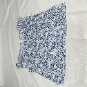 H & M White Blue and Red Flowers Floral Short Sleeve Blouse Lightweight Size Med
